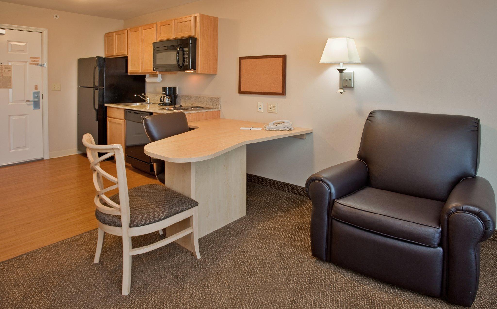 Candlewood Suites Olathe By Ihg Exterior photo