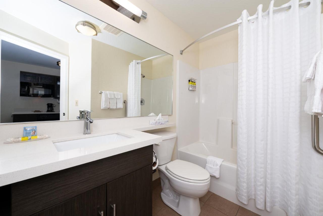 Candlewood Suites Olathe By Ihg Exterior photo